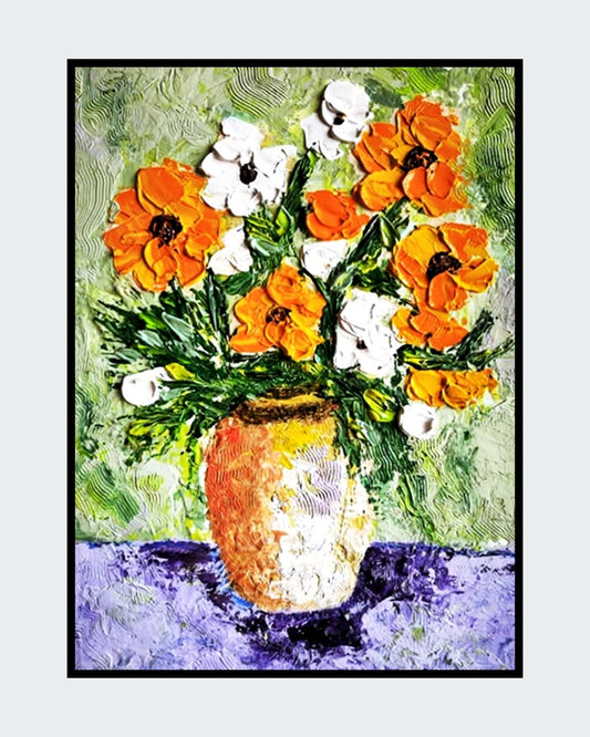 Ein farbenfrohes Gemälde zeigt einen bunten Blumenstrauß in einer orangefarbenen Vase auf einem violetten Tisch. Die Blumen sind groß und üppig dargestellt, mit leuchtend orangefarbenen und weißen Blütenblättern. Der Hintergrund ist in einem hellen Grünton gehalten und vermittelt einen frühlingshaften Eindruck. Die dicke Farbschicht verleiht dem Bild eine lebendige und strukturierte Oberfläche. Gemälde der Künstlerin Susanne Stepbach aus Wuppertal.