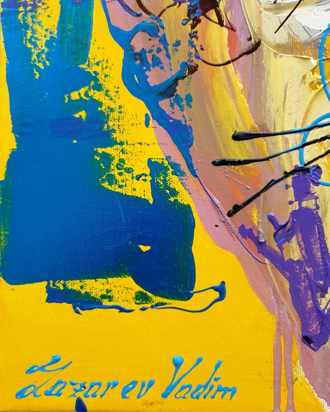 Ölgemälde von Vadim Lazarev, 100 × 70 cm. Eine stilisierte Frau in luxuriöser Kleidung mit markanten Logos, roter Kappe und offenem Oberteil. Farbenfroher Hintergrund mit dynamischen Pinselstrichen in Gelb, Blau, Rot und Lila. Ausdrucksstarke Komposition zwischen Street-Art, Mode und figürlicher Malerei.