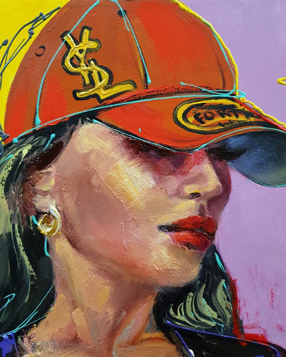 Ölgemälde von Vadim Lazarev, 100 × 70 cm. Eine stilisierte Frau in luxuriöser Kleidung mit markanten Logos, roter Kappe und offenem Oberteil. Farbenfroher Hintergrund mit dynamischen Pinselstrichen in Gelb, Blau, Rot und Lila. Ausdrucksstarke Komposition zwischen Street-Art, Mode und figürlicher Malerei.