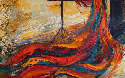 Detailaufnahme von diesem Bild: Ölgemälde von Vadim Lazarev, 100 × 70 cm. Eine elegante Pianistin sitzt mit dem Rücken zum Betrachter vor einem Flügel. Ihr feurig rotes Kleid fließt dynamisch über den Boden. Die Szene ist in warmen Gold-, Braun- und Rottönen gehalten, mit expressiven Pinselstrichen, die Bewegung und Leidenschaft vermitteln.