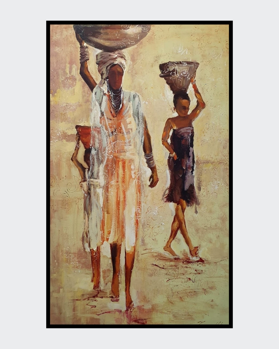 Das Gemälde Die Frauen von Vadim Lazarev zeigt eine Gruppe von Frauen mit großen Körben auf dem Kopf, in fließenden Gewändern und warmen Sandtönen. Ihre Gesichtszüge sind bewusst abstrahiert, sodass der Fokus auf der Bewegung und dem Ausdruck der Figuren liegt. Die Textur des Farbauftrags und sanfte, impressionistische Lichtreflexe verleihen dem Werk eine lebendige Tiefe. Eine Hommage an Weiblichkeit, Gemeinschaft und Tradition.