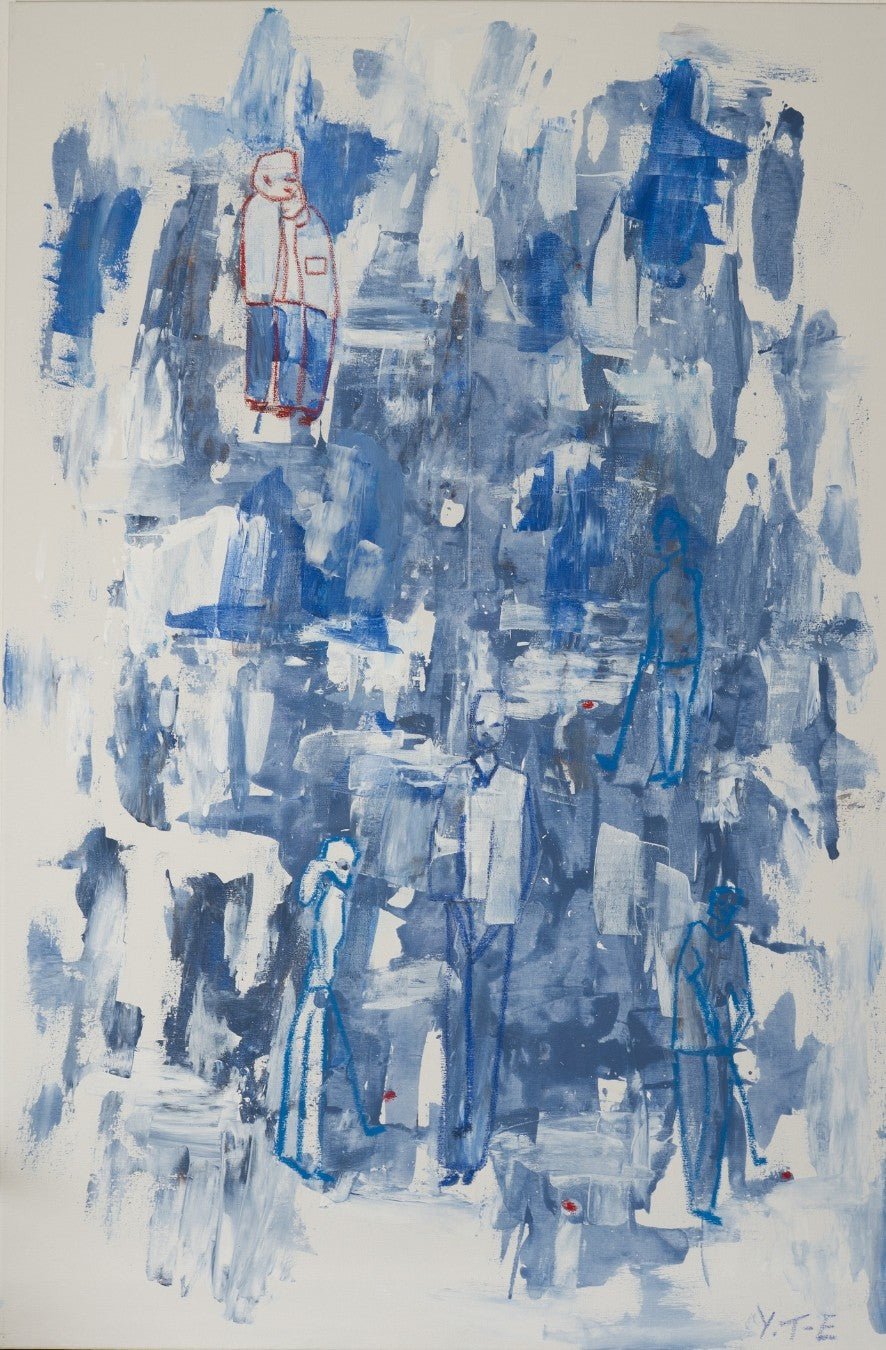 Abstrakt-figuratives Gemälde „Tender Equilibrium“ von Yasmin Thiele-Erciyas. Vertikale, dynamische Pinselstriche in verschiedenen Blaustufen und Weiß dominieren die Leinwand. Inmitten dieser kühlen Farbräume sind mehrere menschliche Silhouetten mit Ölkreide skizziert, wobei eine Figur im oberen Bereich durch warme, rötliche Konturen hervorgehoben wird.